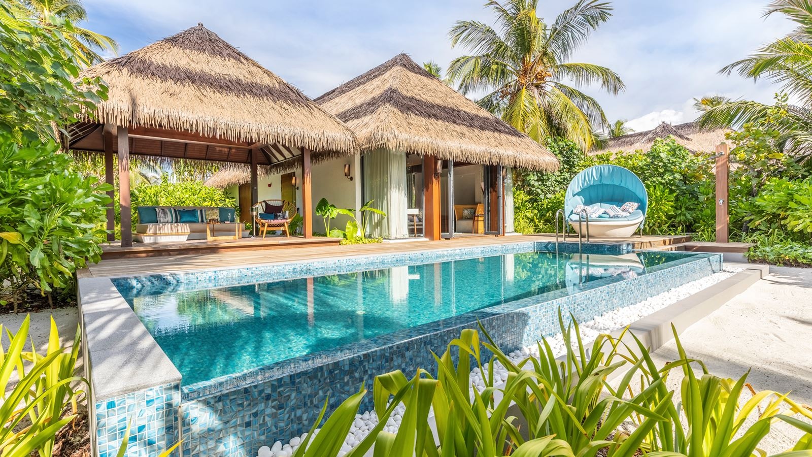 rooms-beach-pool-villa