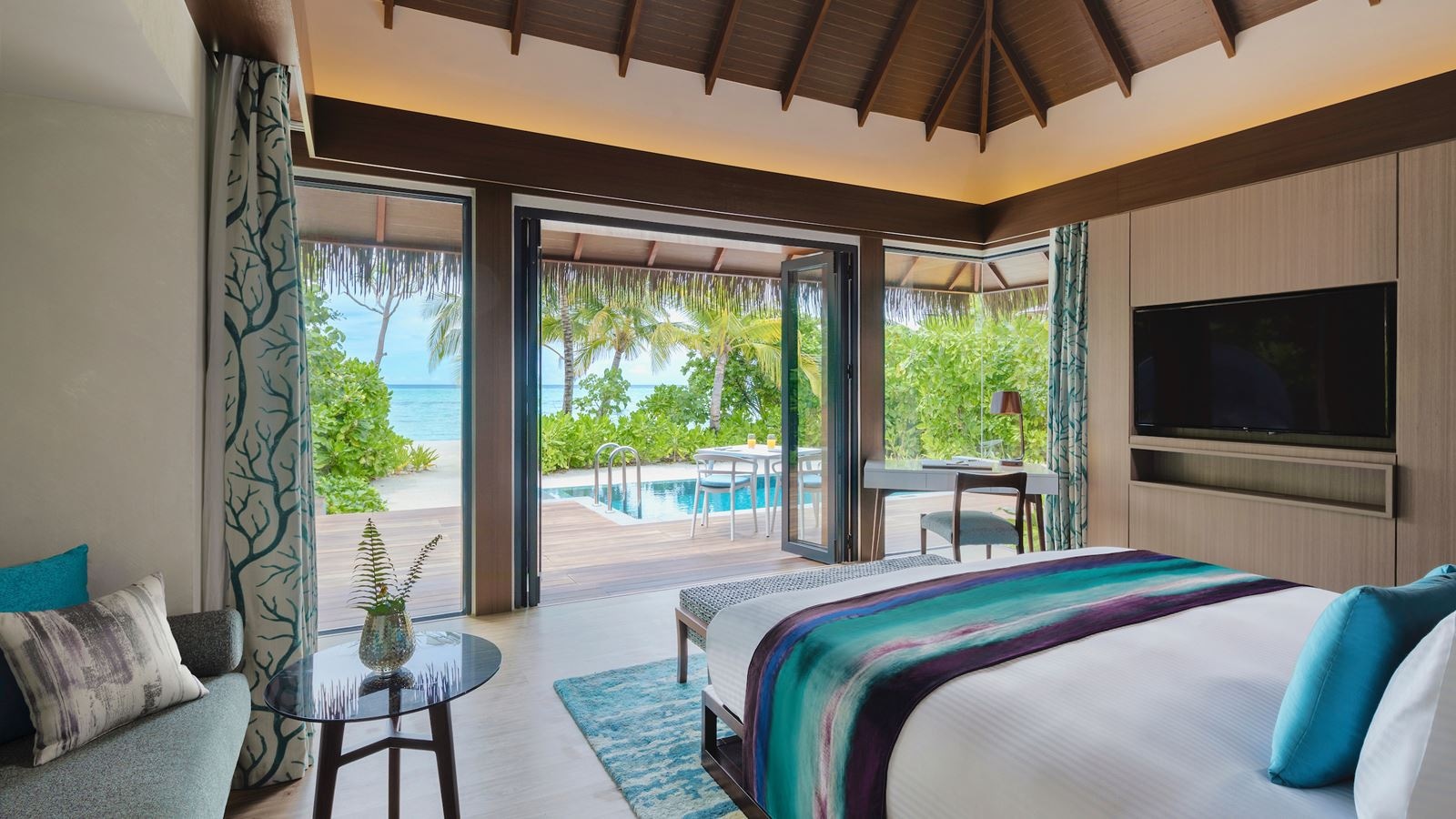 rooms-beach-pool-villa