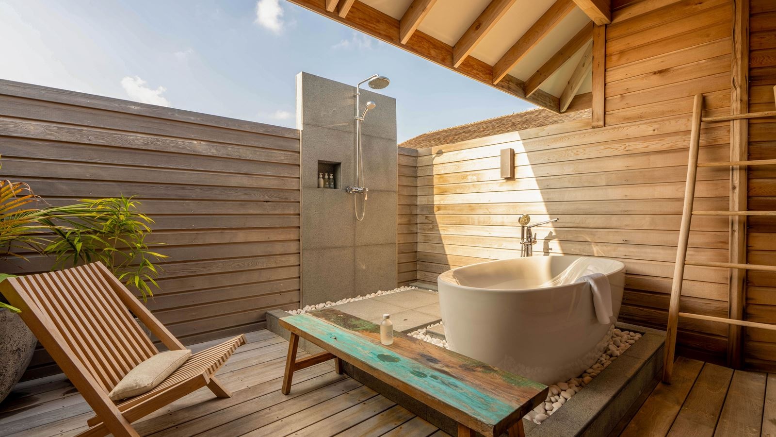 rooms-lagoon-pool-villa