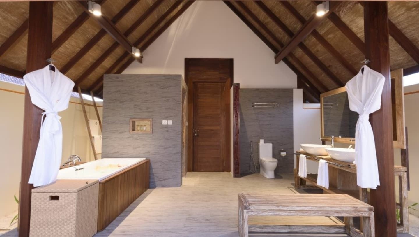 rooms-pool-beach-villa