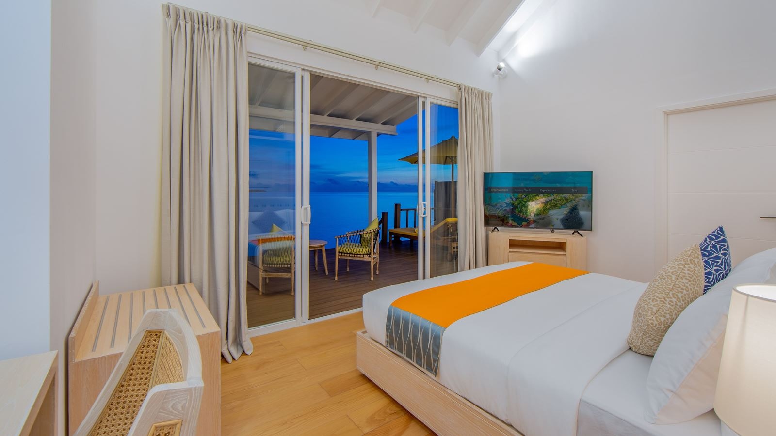 rooms-sunrise-pool-water-villa