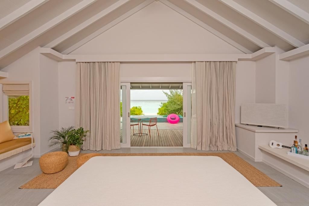 rooms-lagoon-beach-villa-with-pool