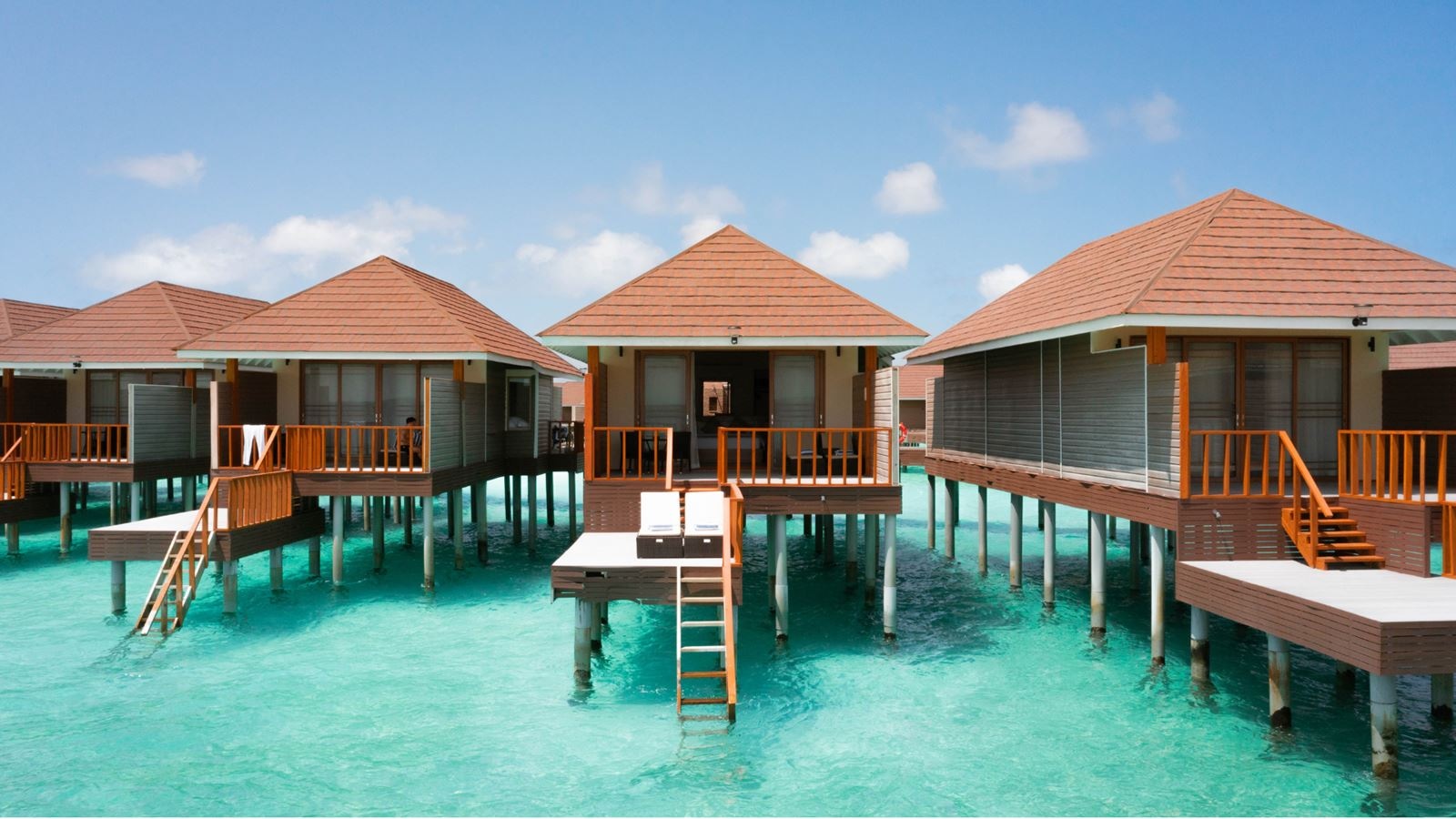 rooms-deluxe-water-villa