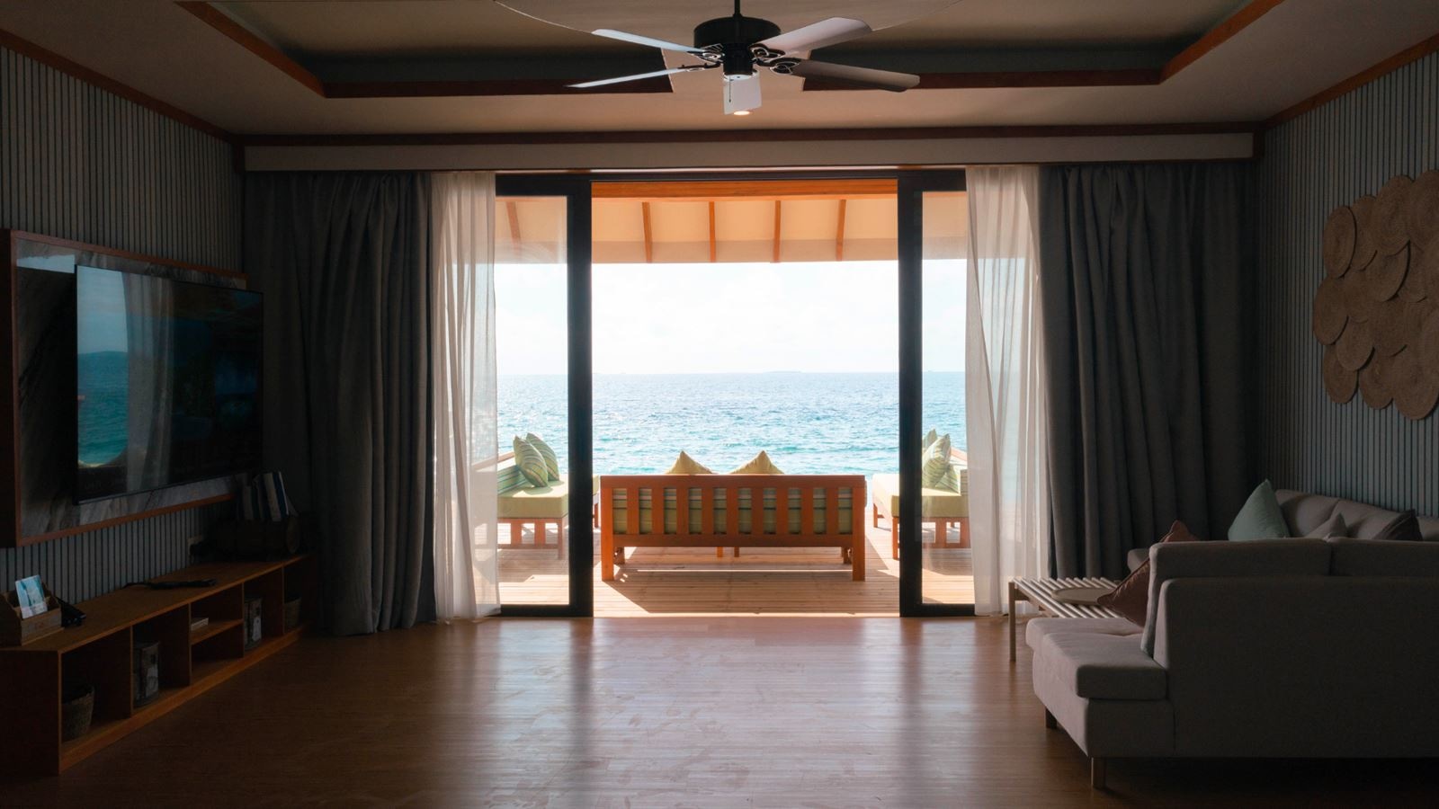 rooms-over-water-residence