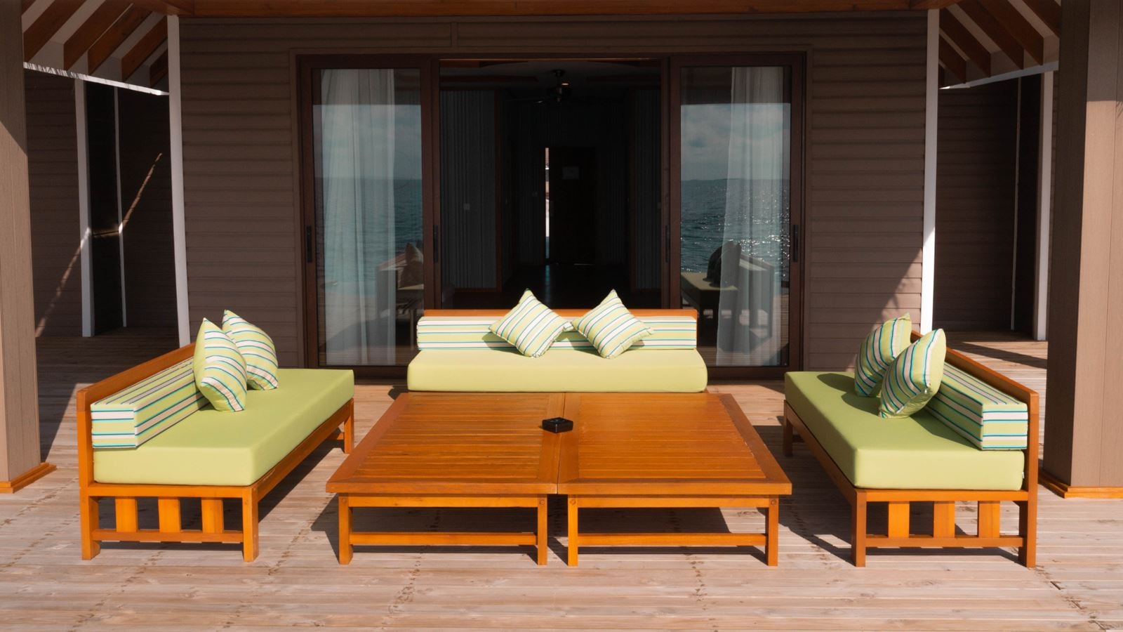 rooms-over-water-residence