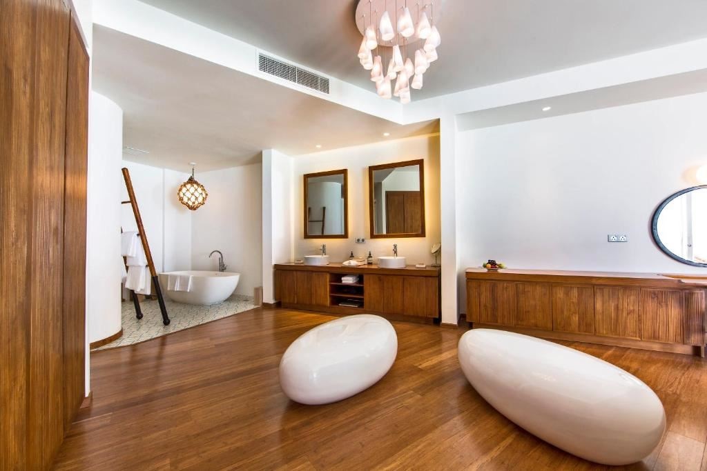 rooms-lagoon-water-pool-villa