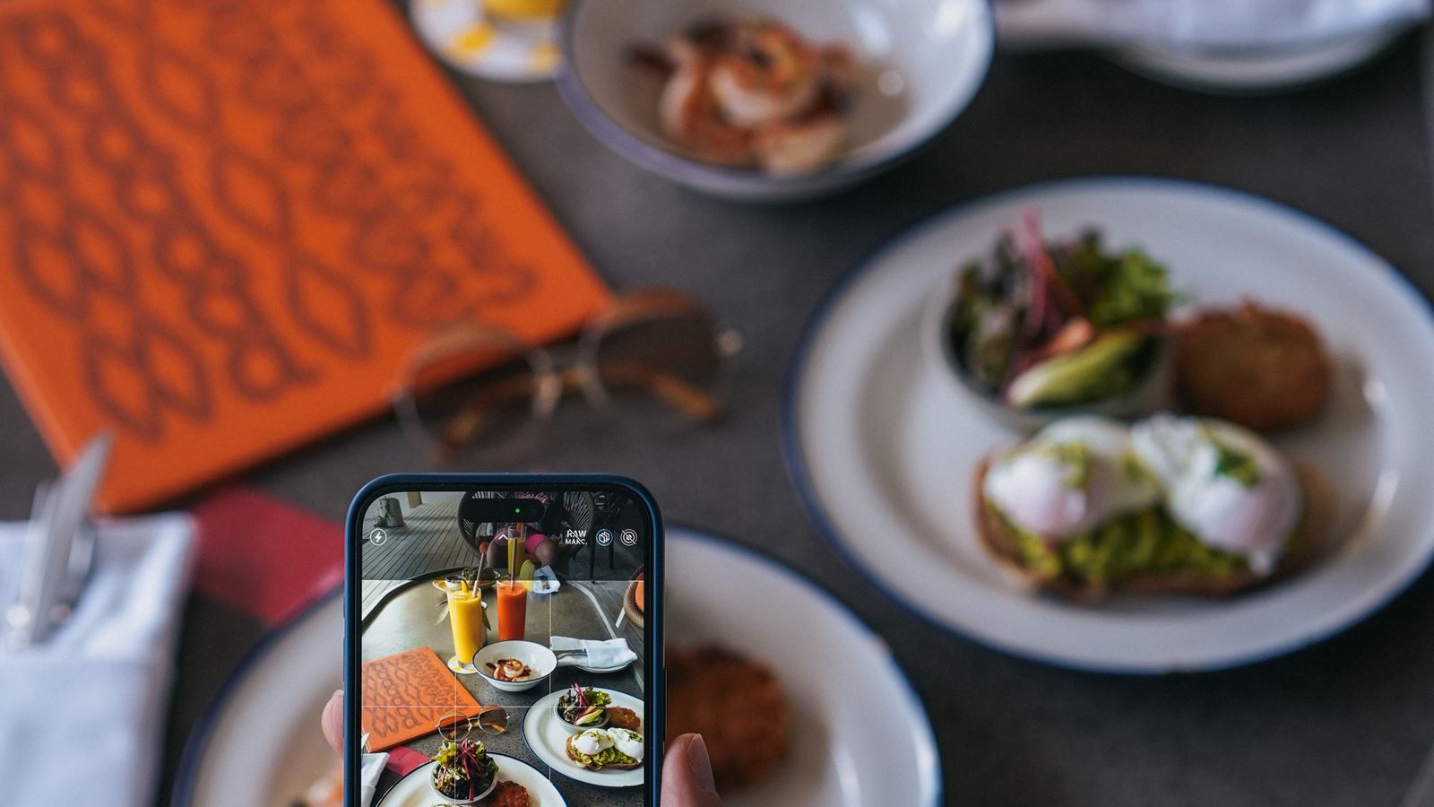 restaurants-waves-cafe