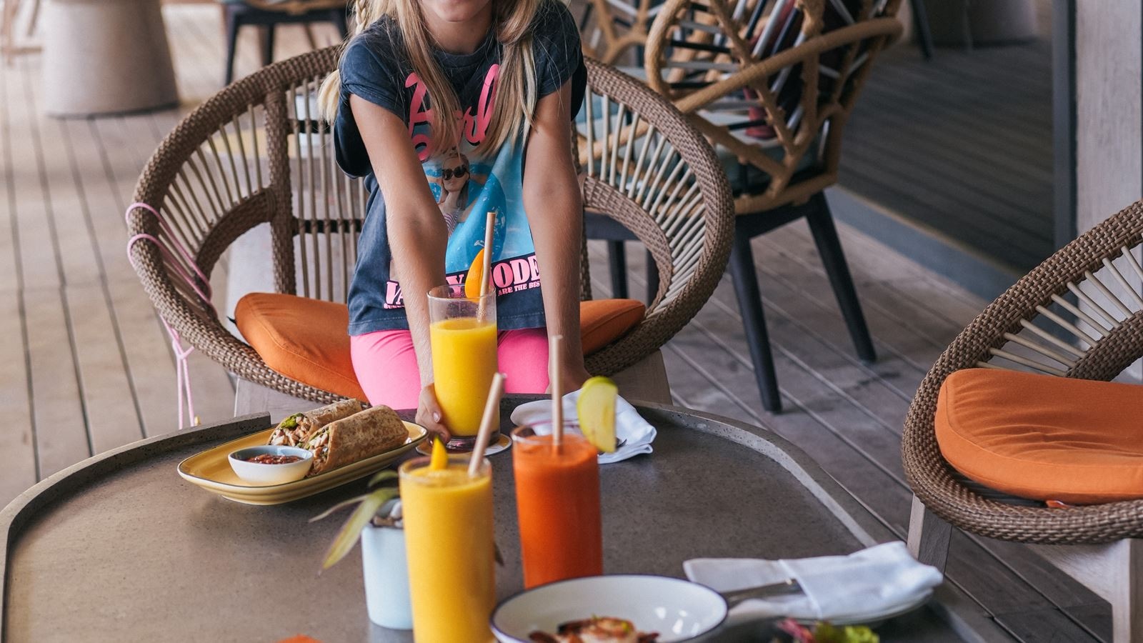 restaurants-waves-cafe