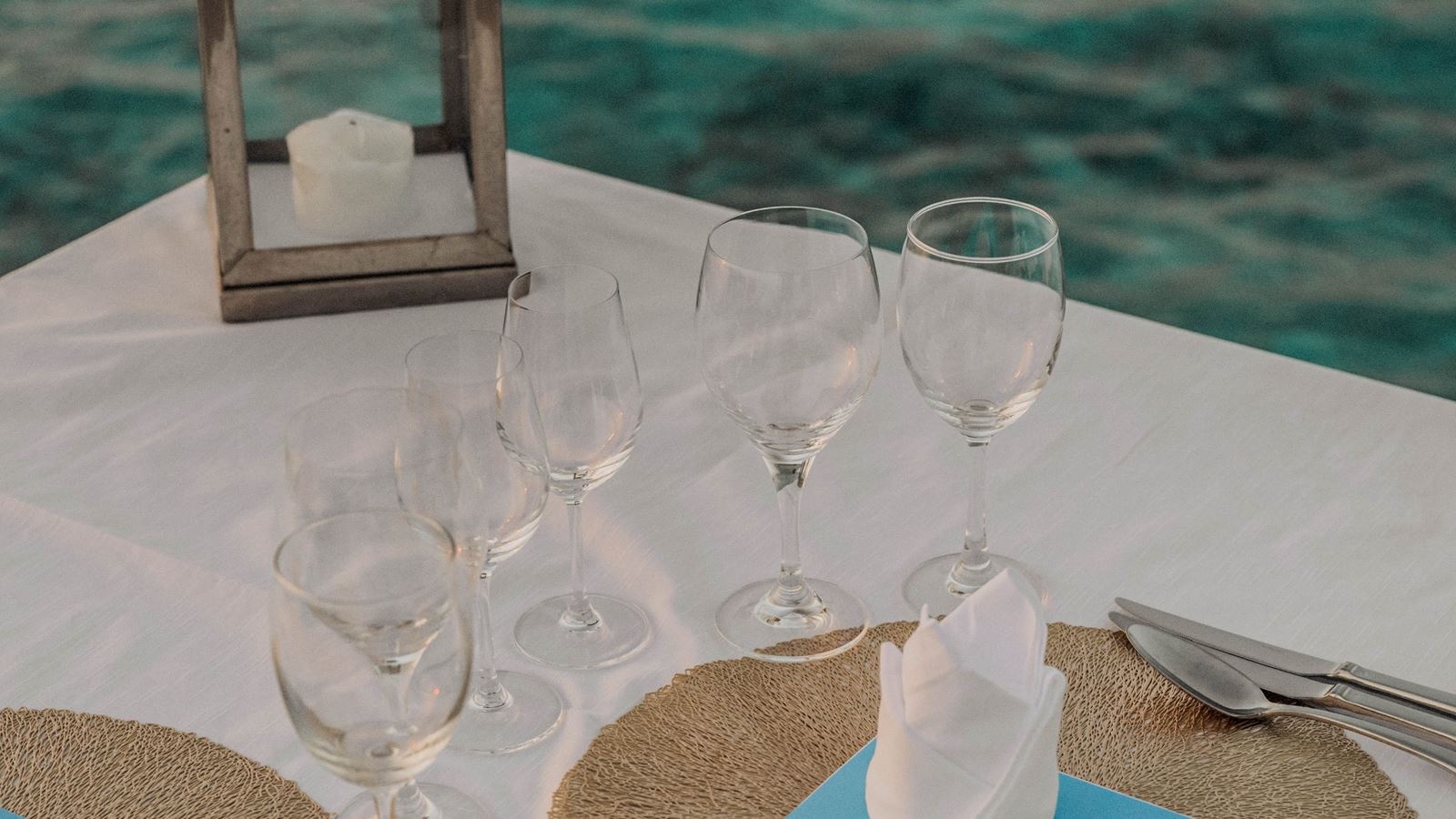 restaurants-aqua-over-water-restaurant