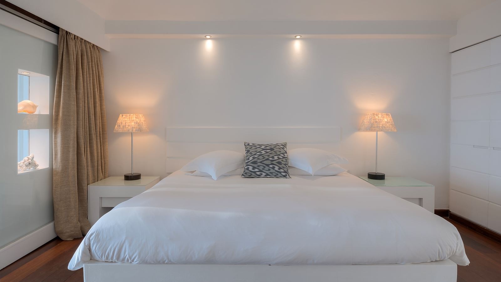 rooms-beach-front-villa