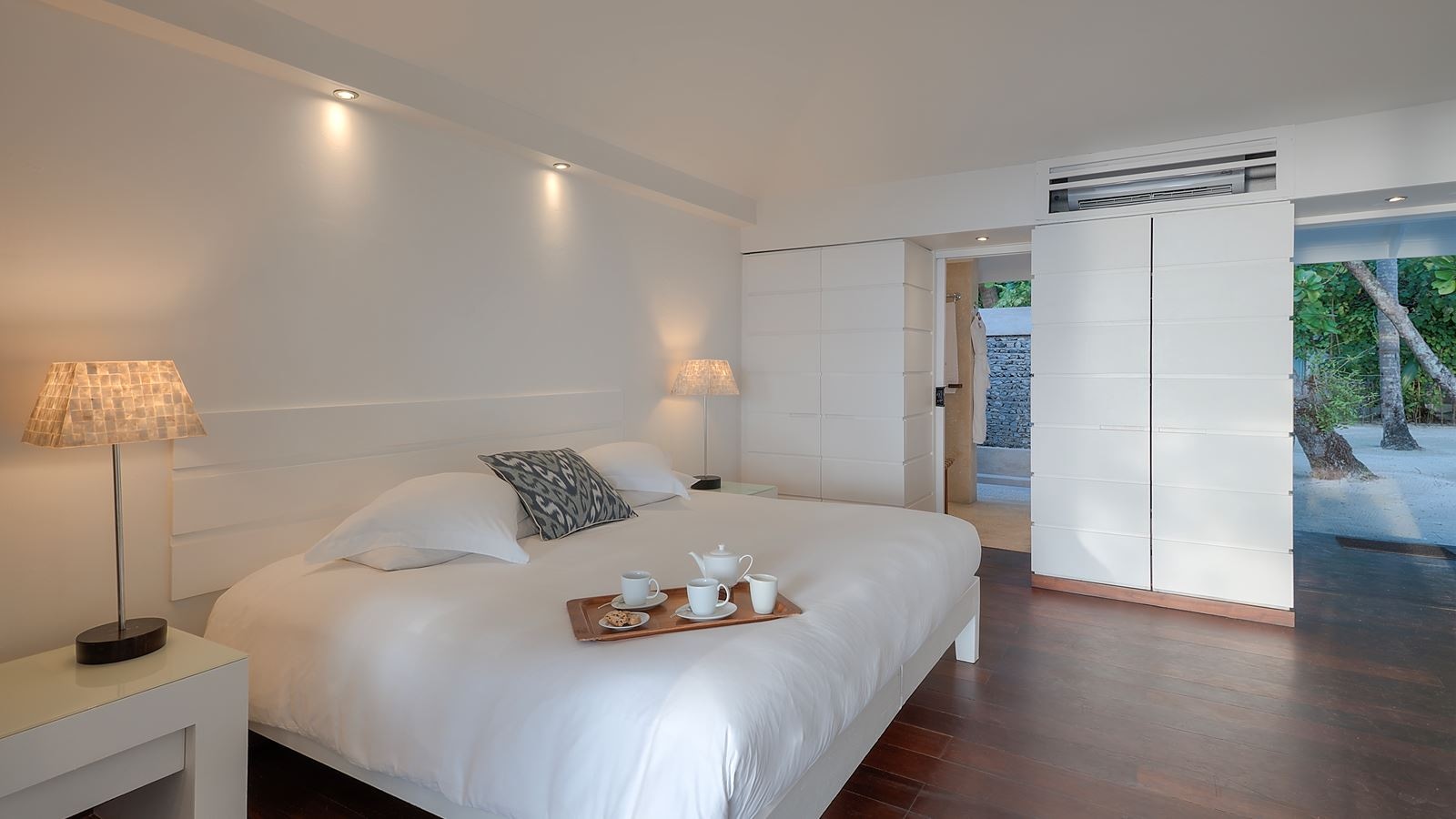 rooms-beach-front-villa