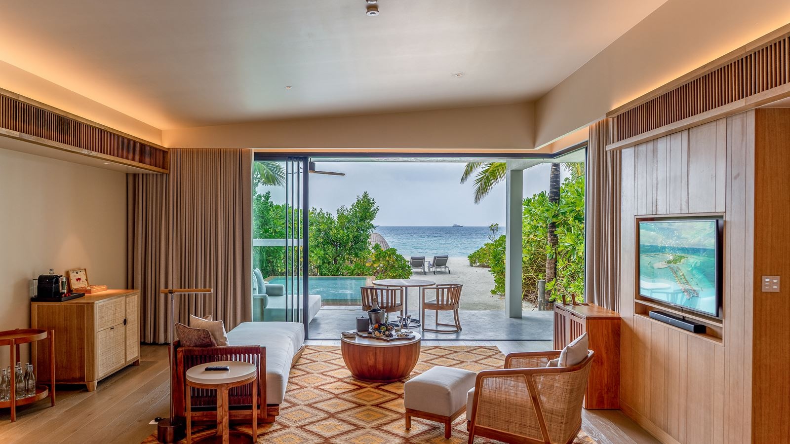 rooms-sunrise-beach-villa-with-private-pool