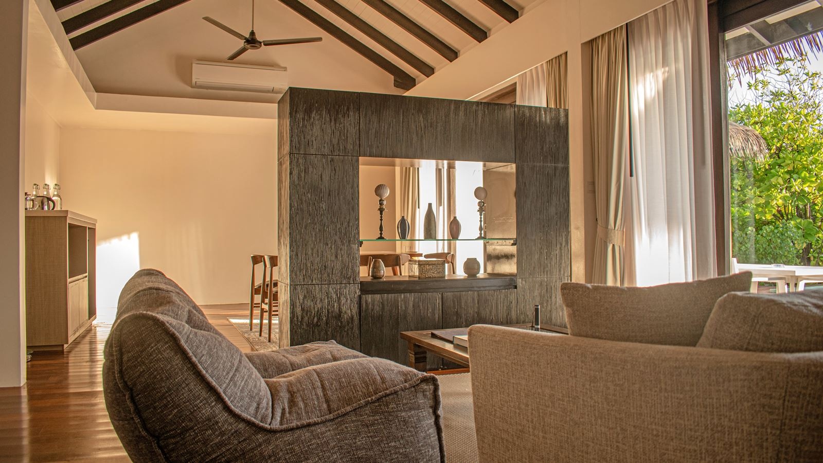 rooms-2-bedroom-villa-beachfront-with-private-pool