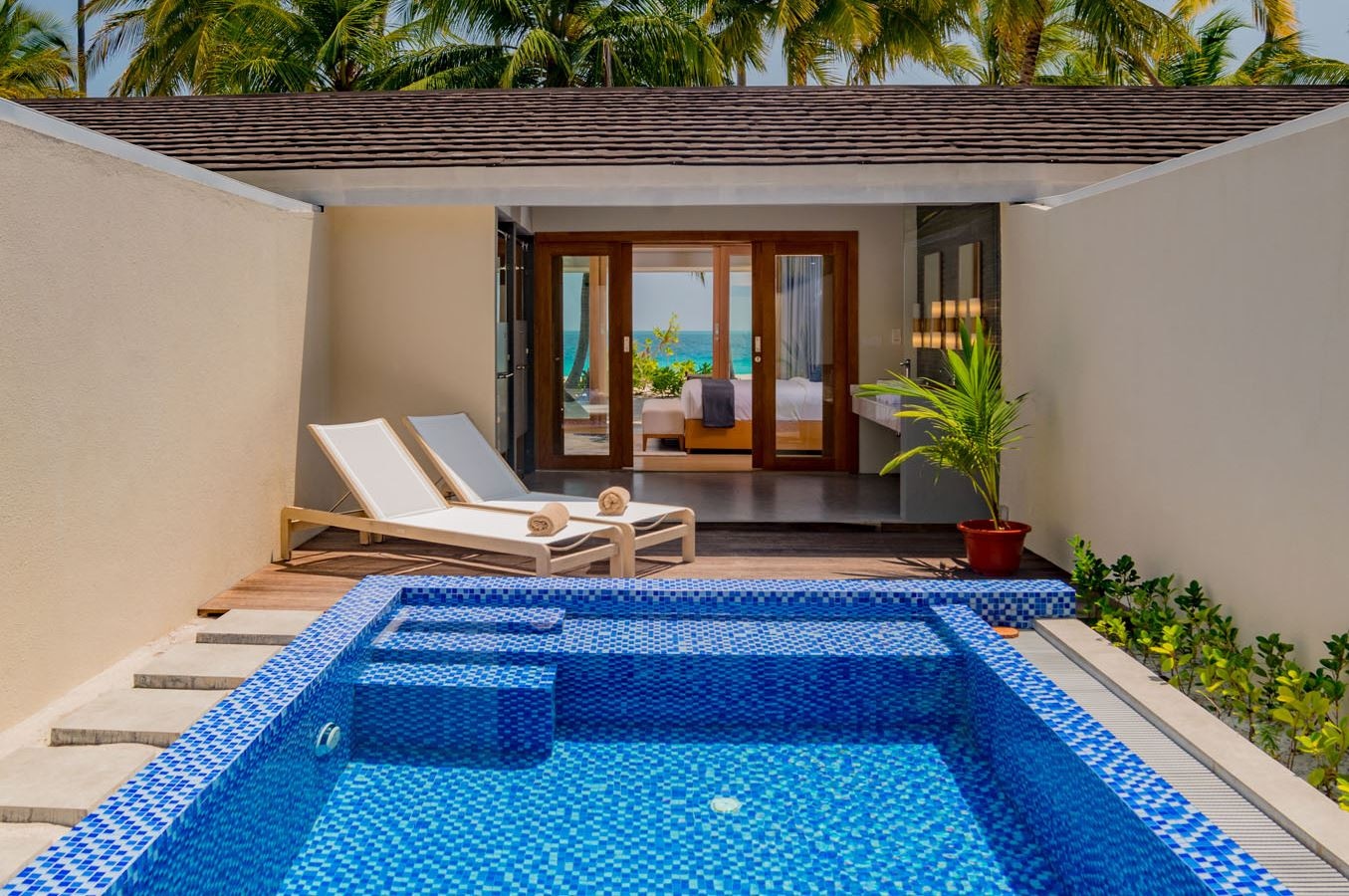 rooms-beach-pool-villa