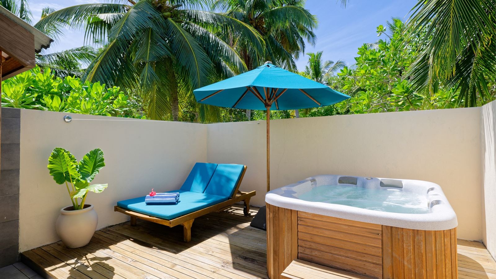 rooms-premium-beach-villa-with-whirlpool