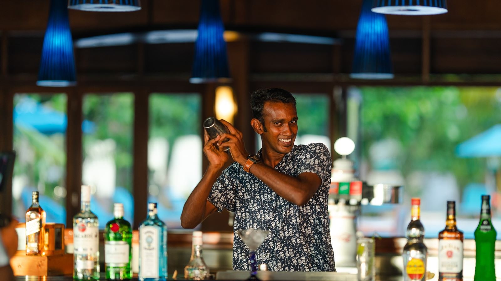 restaurants-dhoni-bar