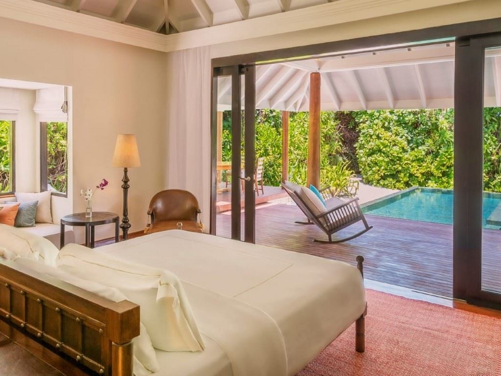 rooms-one-bedroom-family-beach-pool-villa