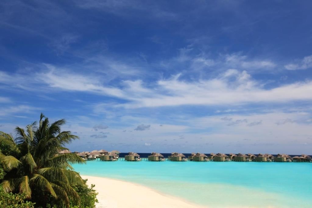 rooms-lagoon-water-villa