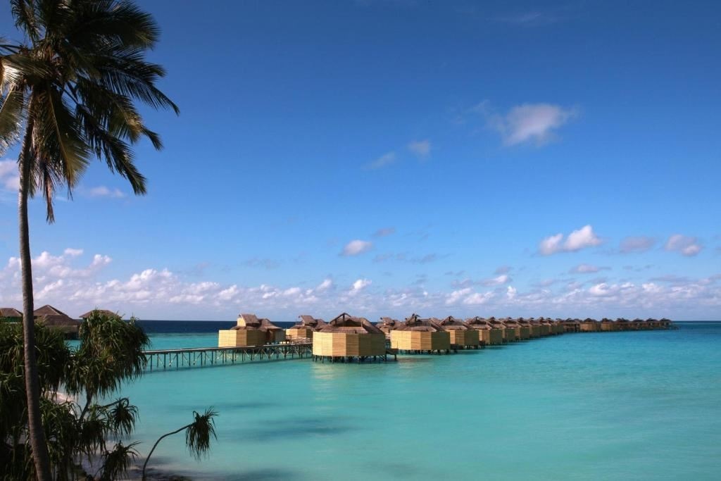 rooms-laamu-water-villa