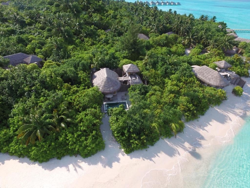 rooms-lagoon-beach-villa-with-pool