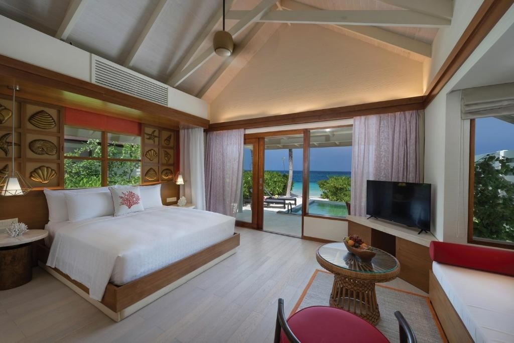 rooms-sunnest-beach-pool-villa
