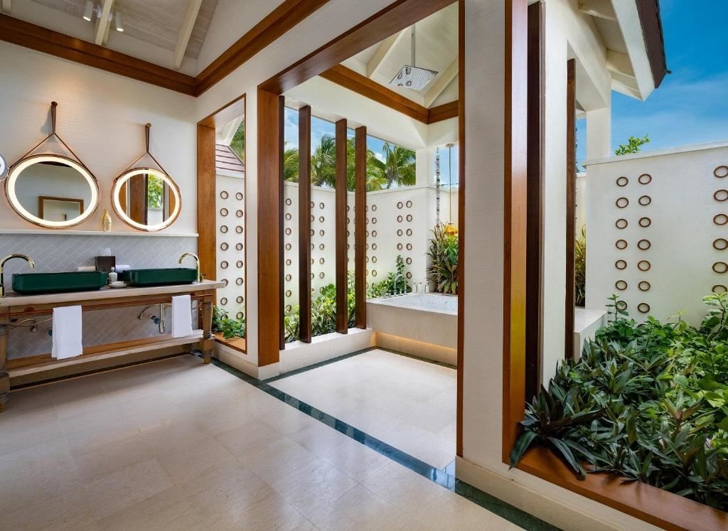 rooms-sunnest-beach-pool-villa