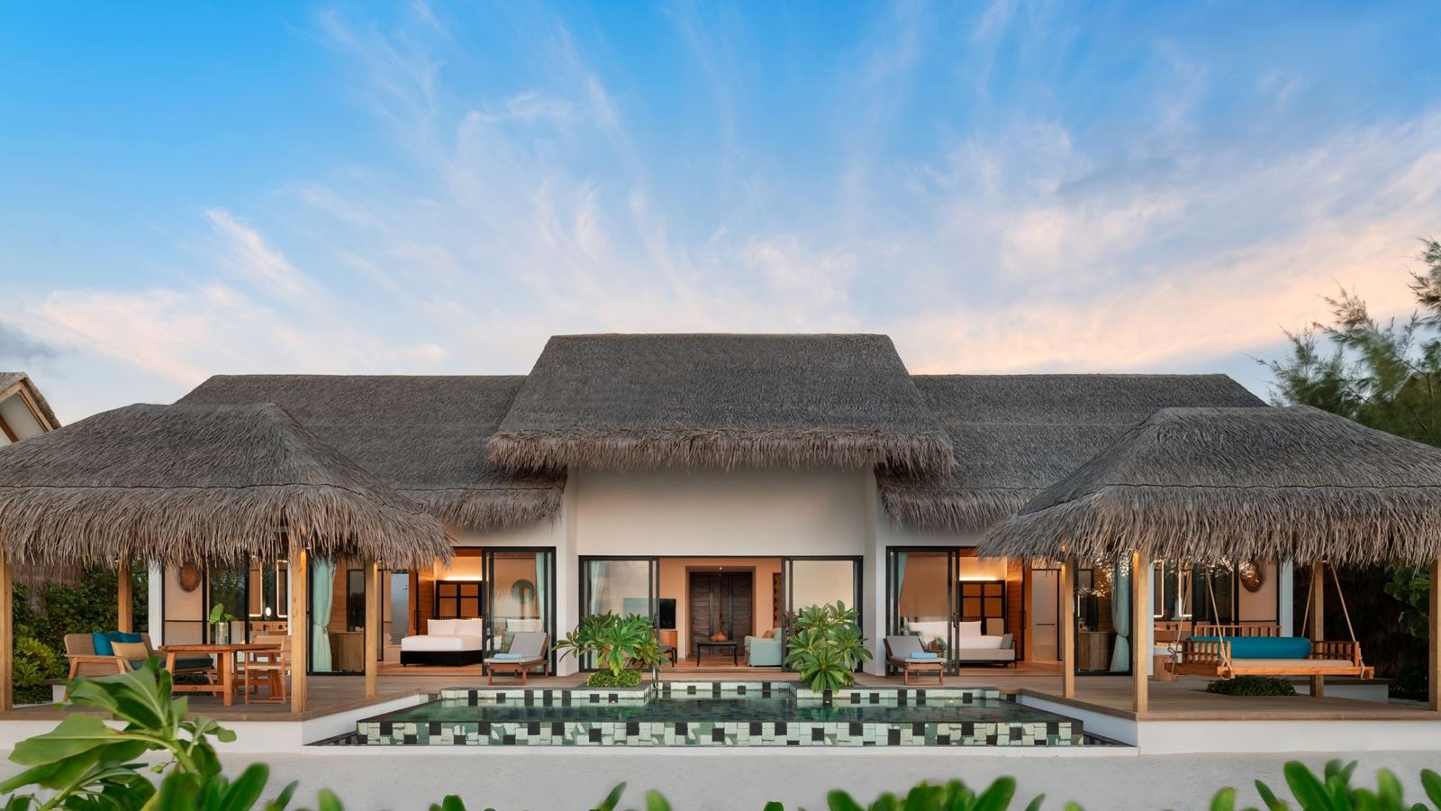 rooms-twobedroom-beach-pool-villa