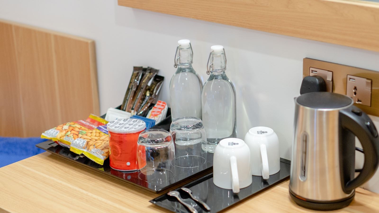 rooms-deluxe-room-island-view-with-balcony