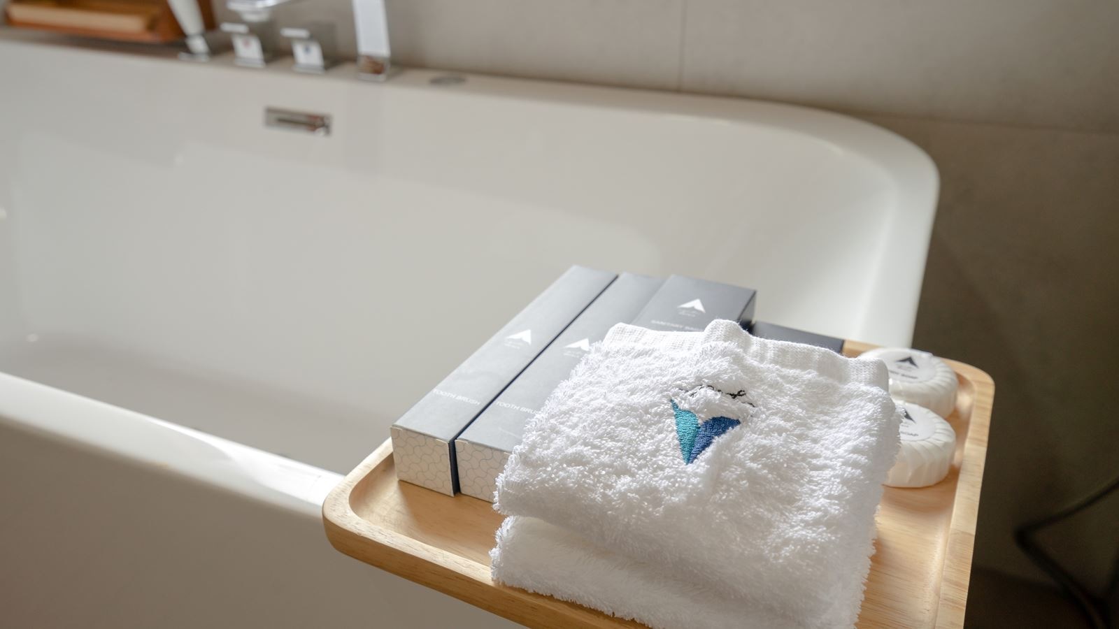 rooms-super-deluxe-room-seaview-with-balcony