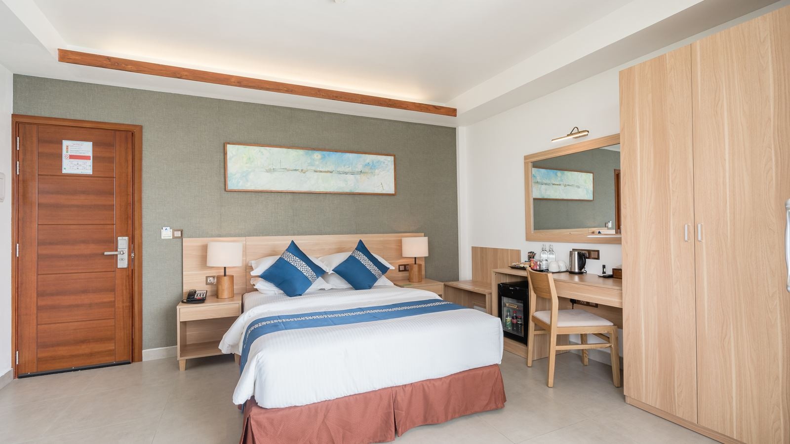 rooms-super-deluxe-room-seaview-with-balcony