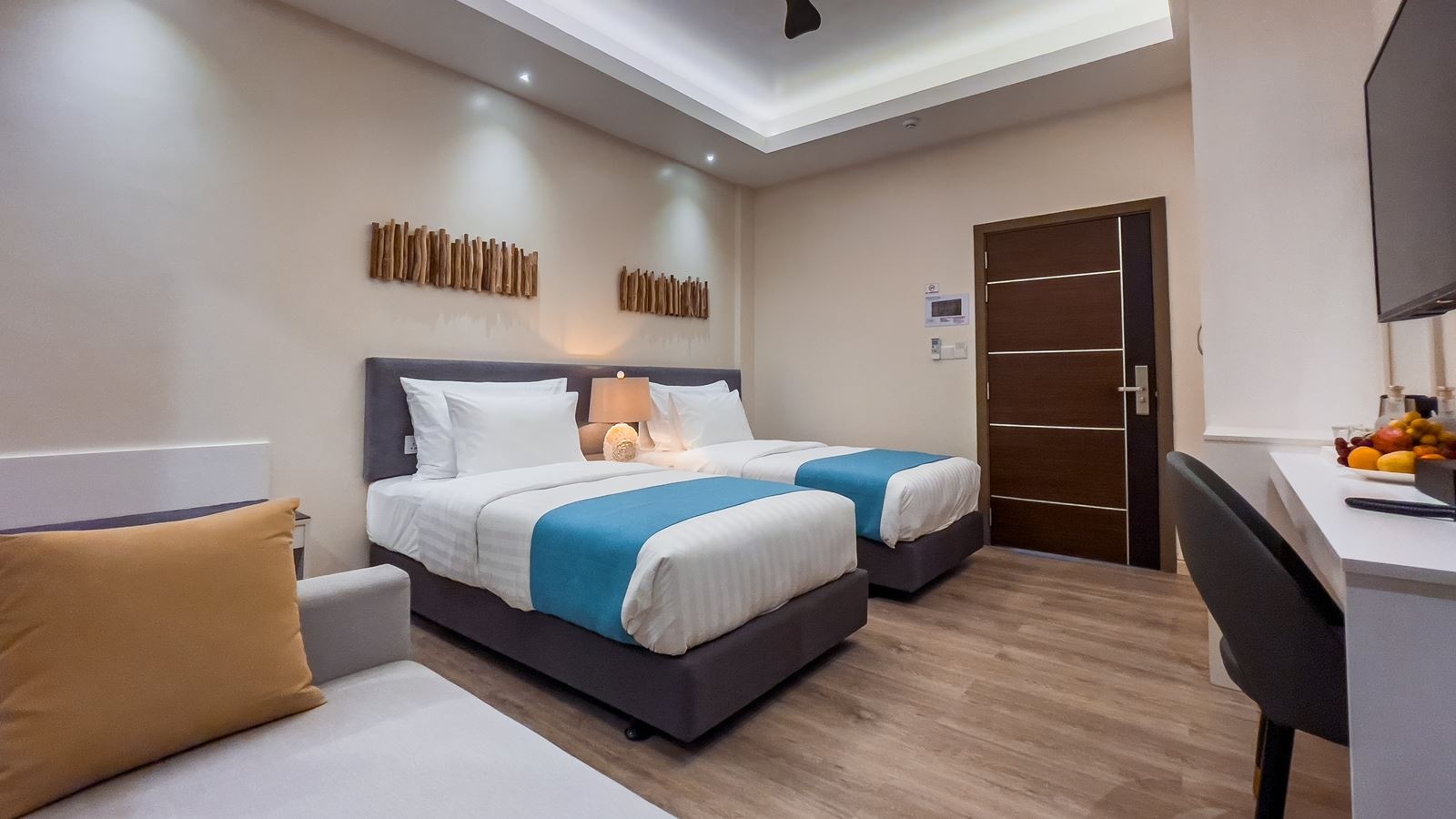 rooms-2-bedroom-sky-family-room-no-window