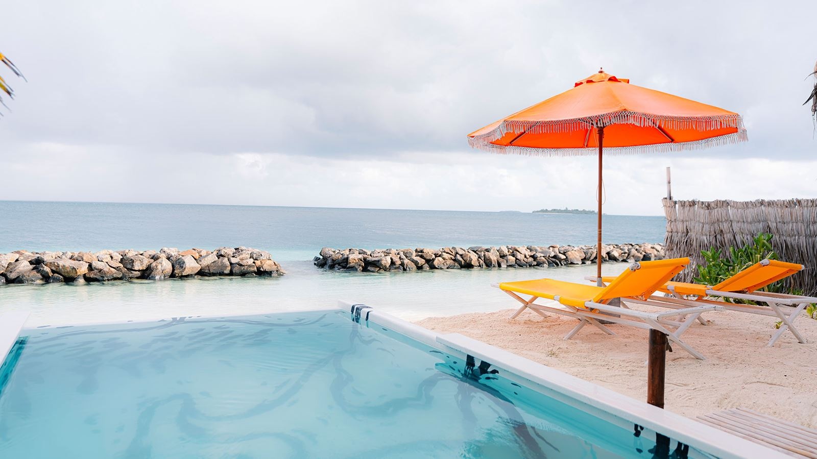 rooms-bodu-haruge-beach-villa-with-private-pool