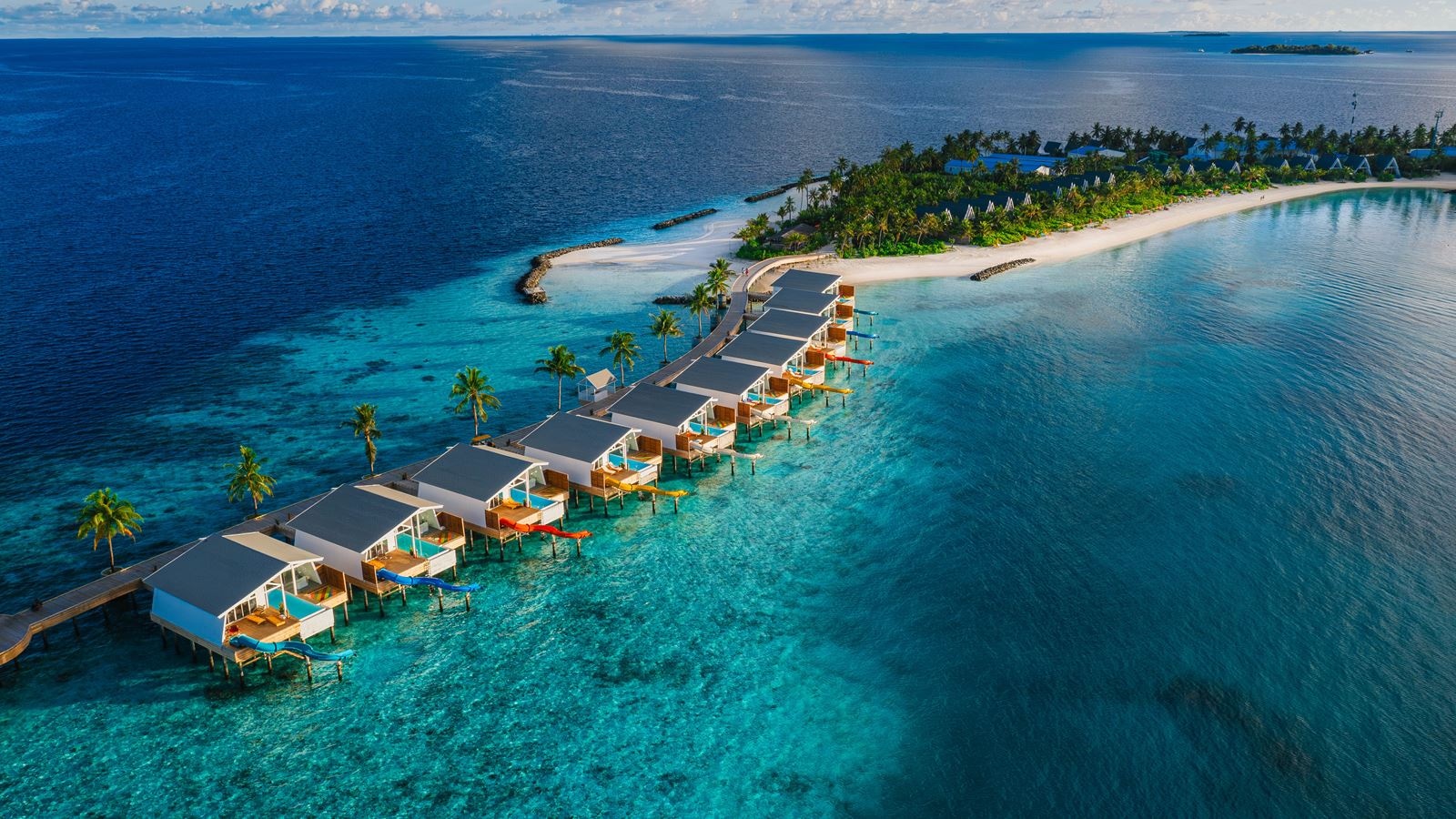 rooms-family-odi-water-villa-with-private-pool--slide