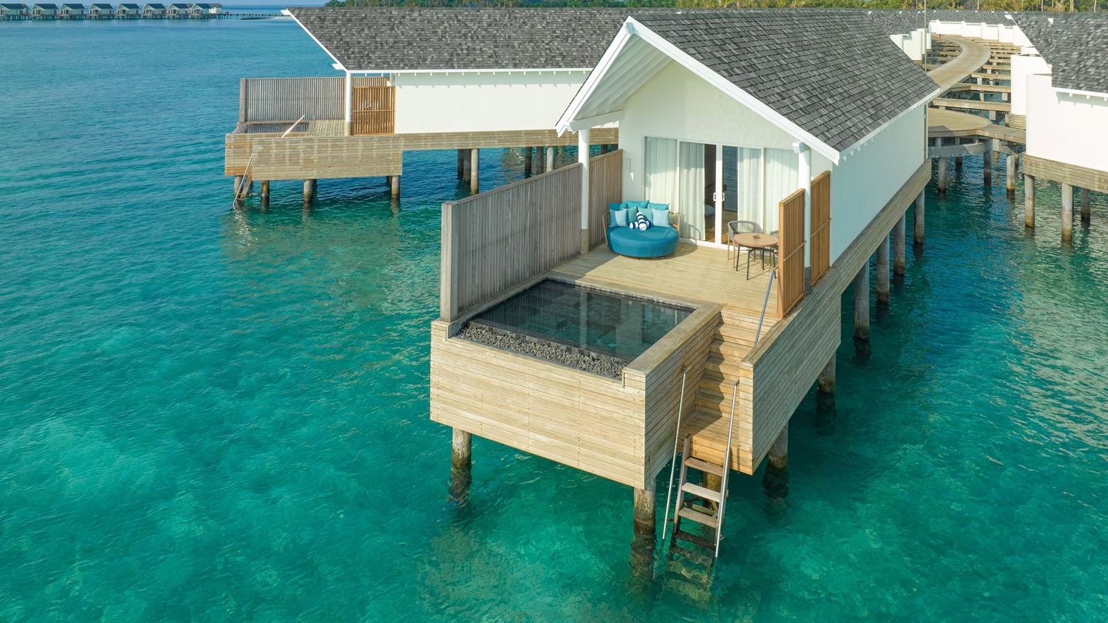 rooms-deluxe-water-villa-with-pool