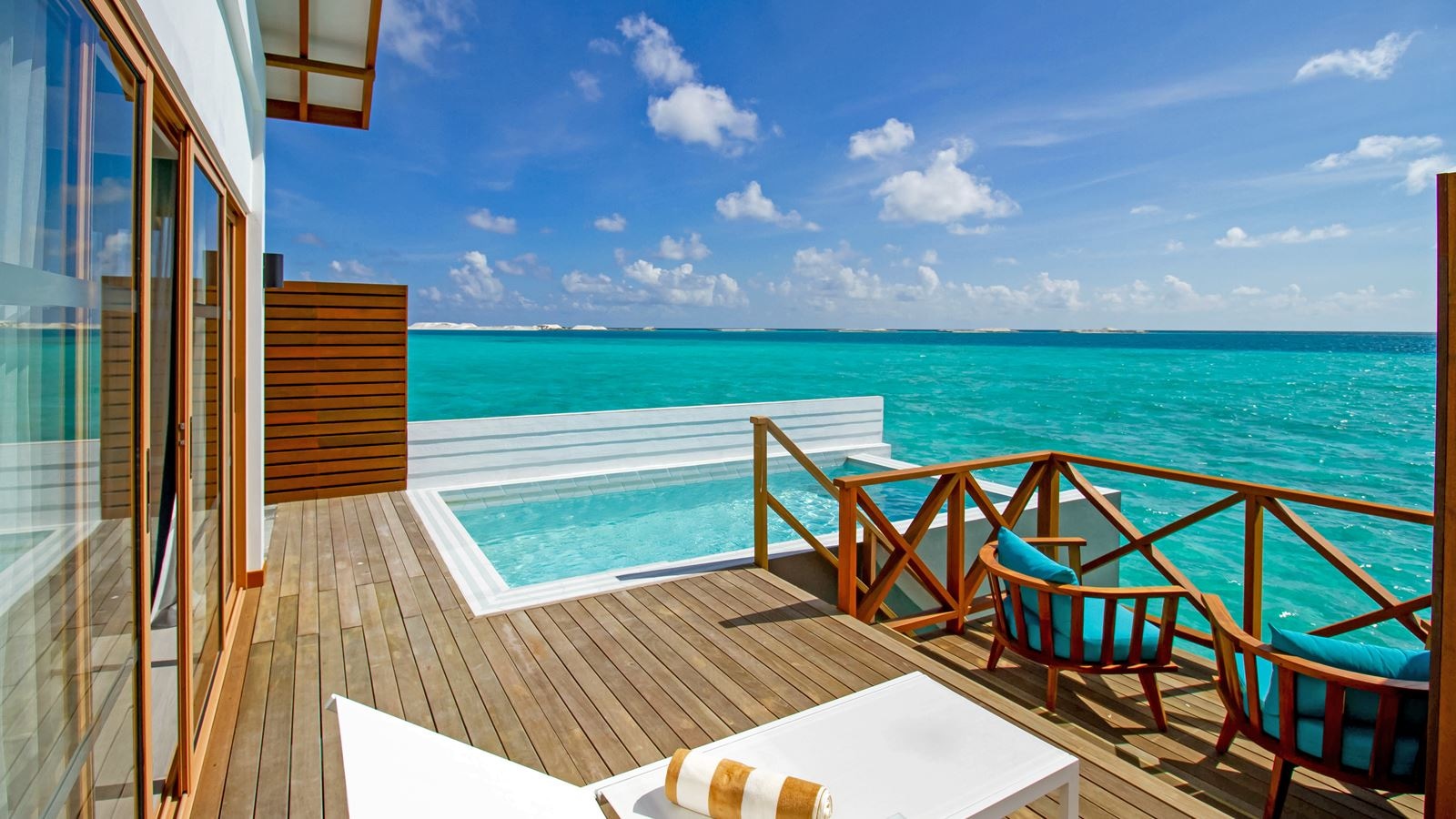 rooms-lagoon-suite-pool