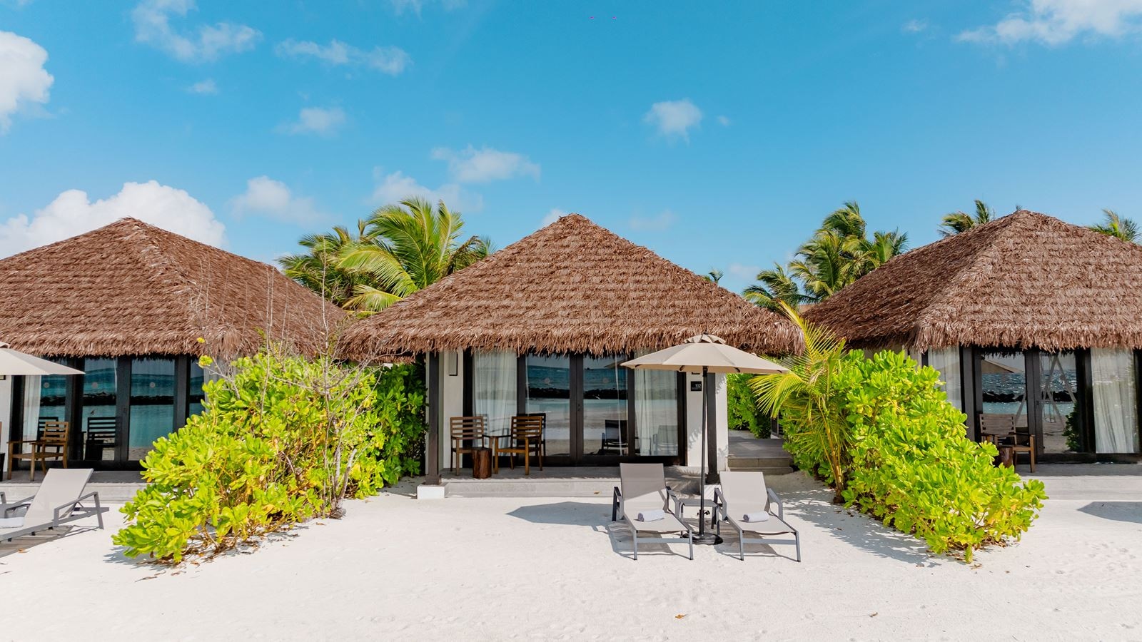 rooms-1-bedroom-beach-villa