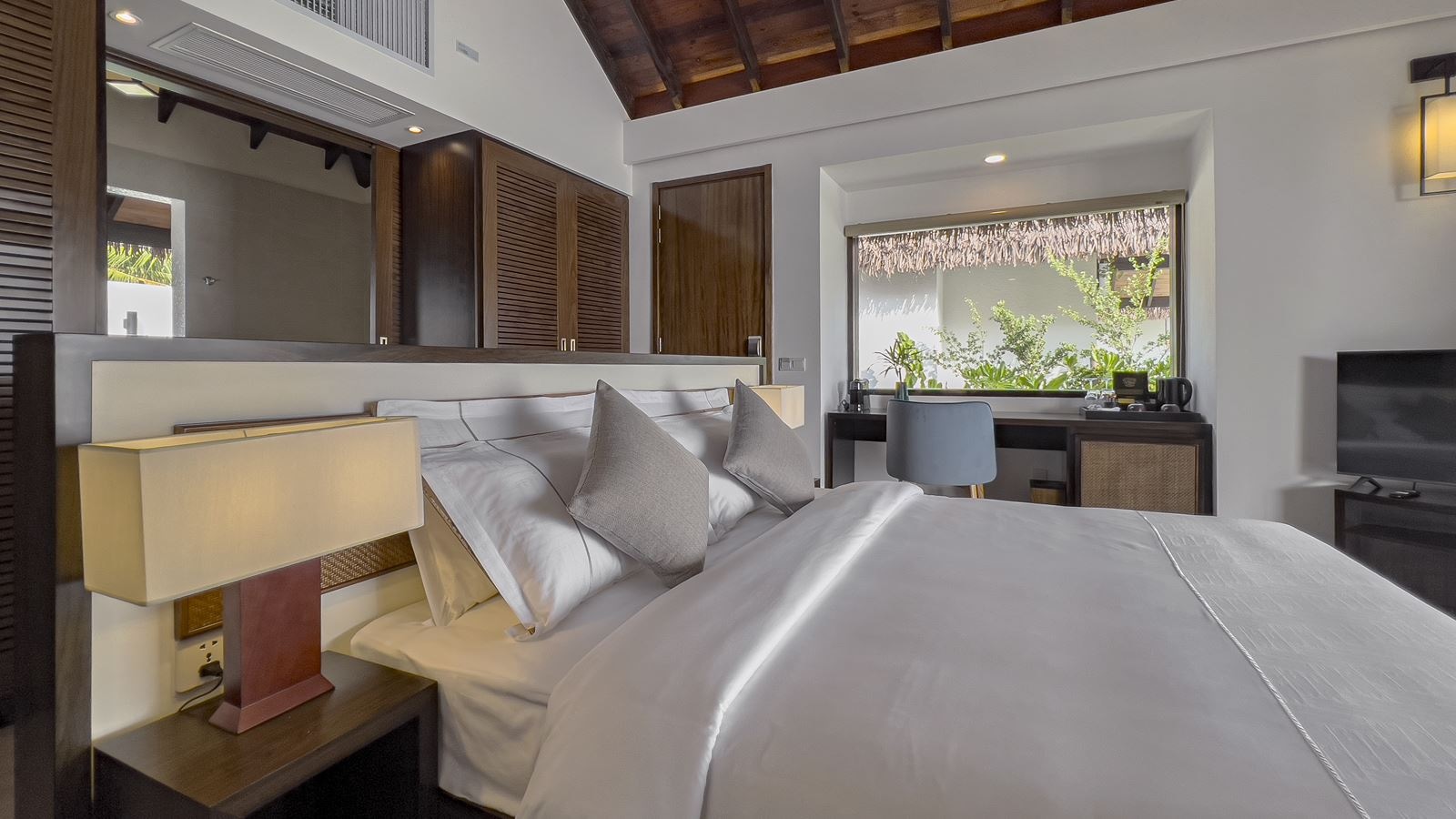 rooms-1-bedroom-beach-villa