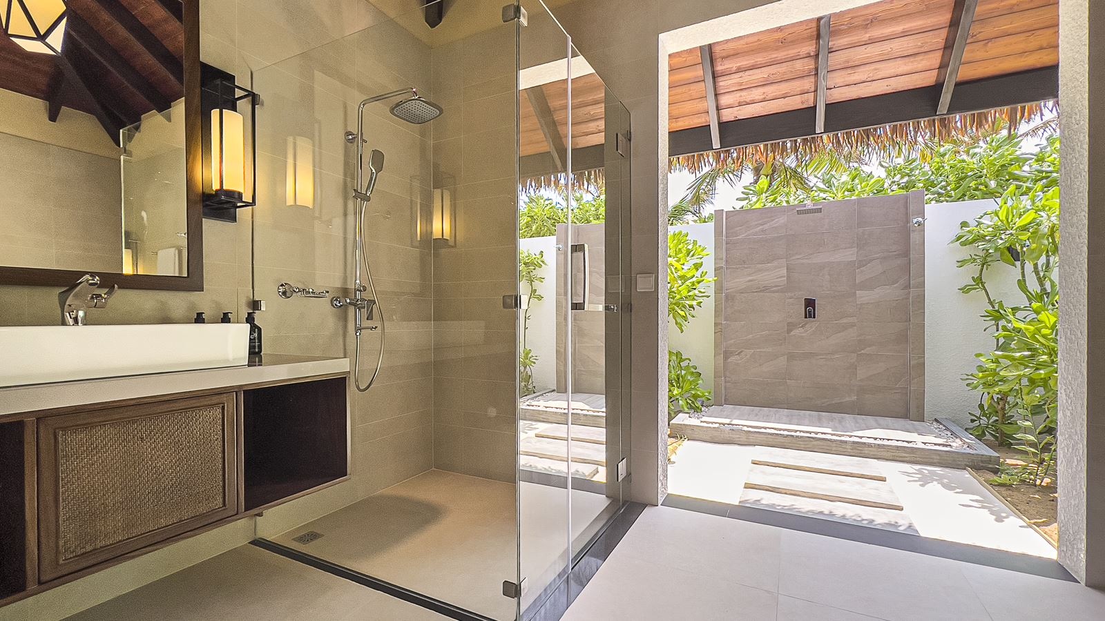 rooms-1-bedroom-beach-villa