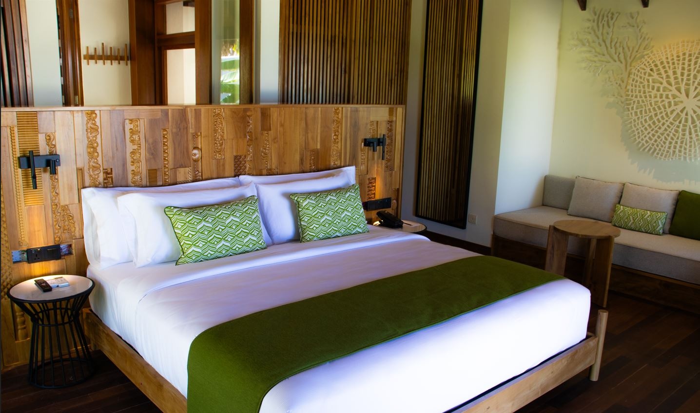 rooms-beach-suite-sunset-with-pool