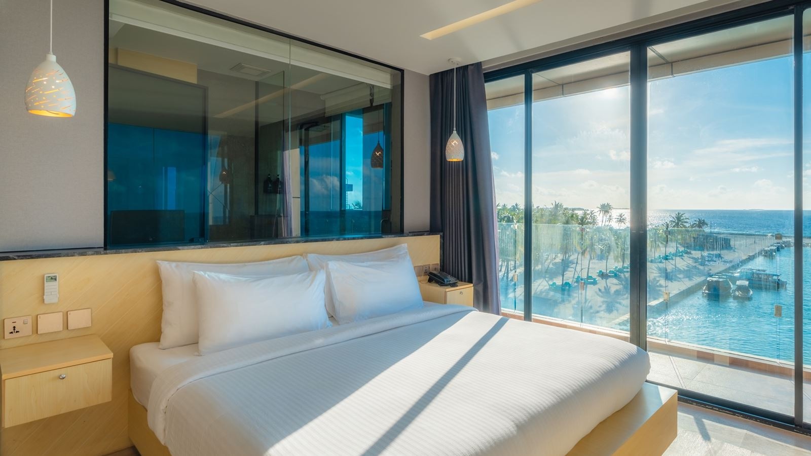 rooms-executive-sea-view-with-balcony
