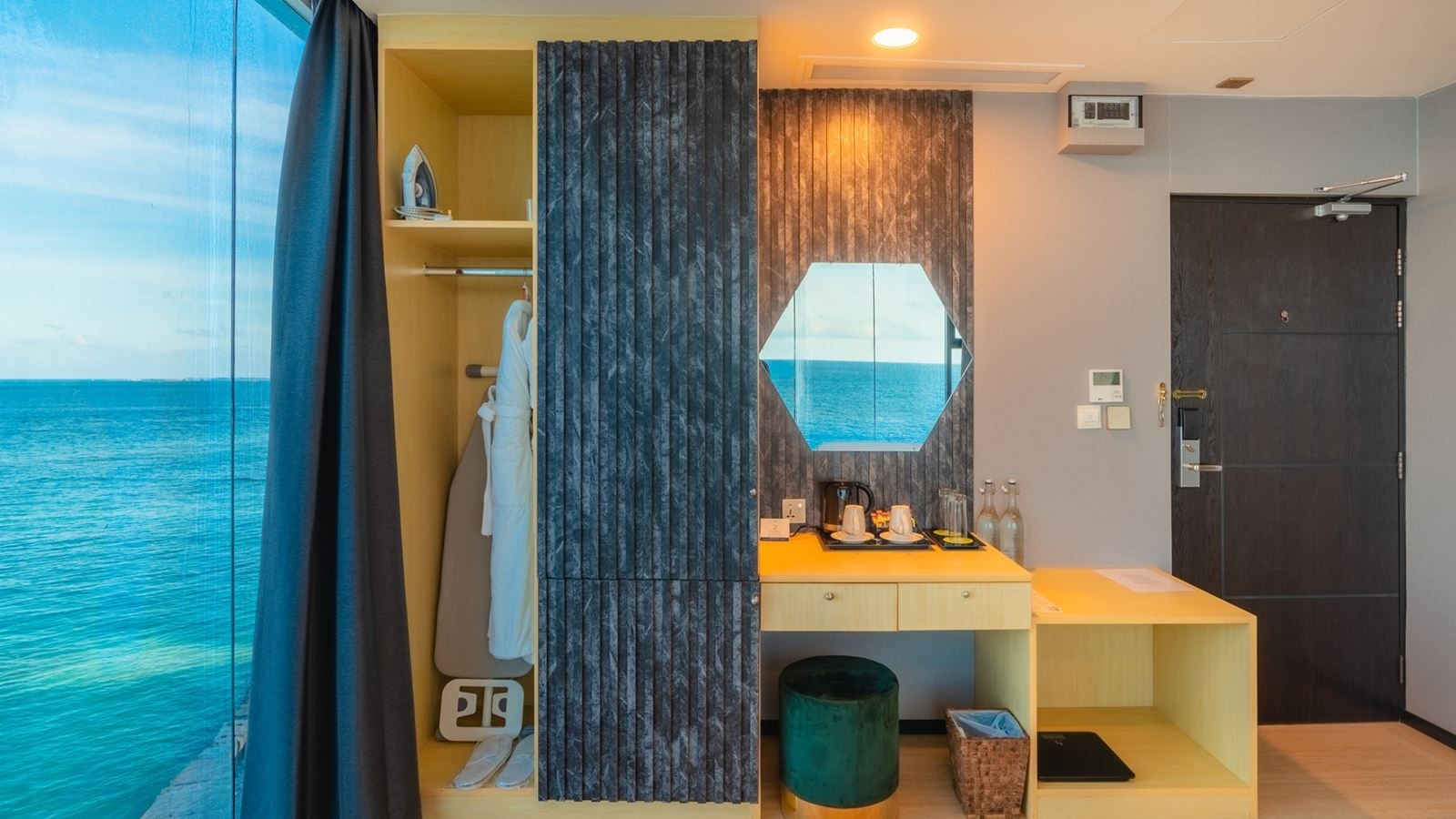 rooms-deluxe-sea-view