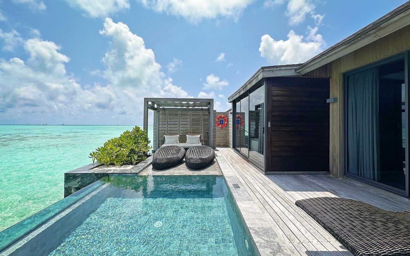 rooms-aqua-water-pool-villa