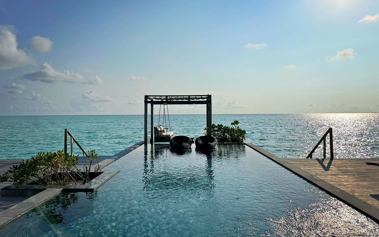 rooms-grand-madifushi-aqua-water-pool-villa