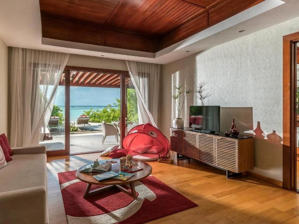 rooms-family-beach-pool-villa