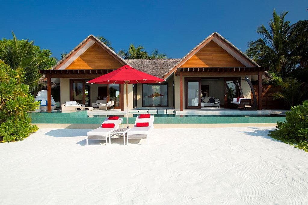 rooms-one-bedroom-beach-pool-pavilion