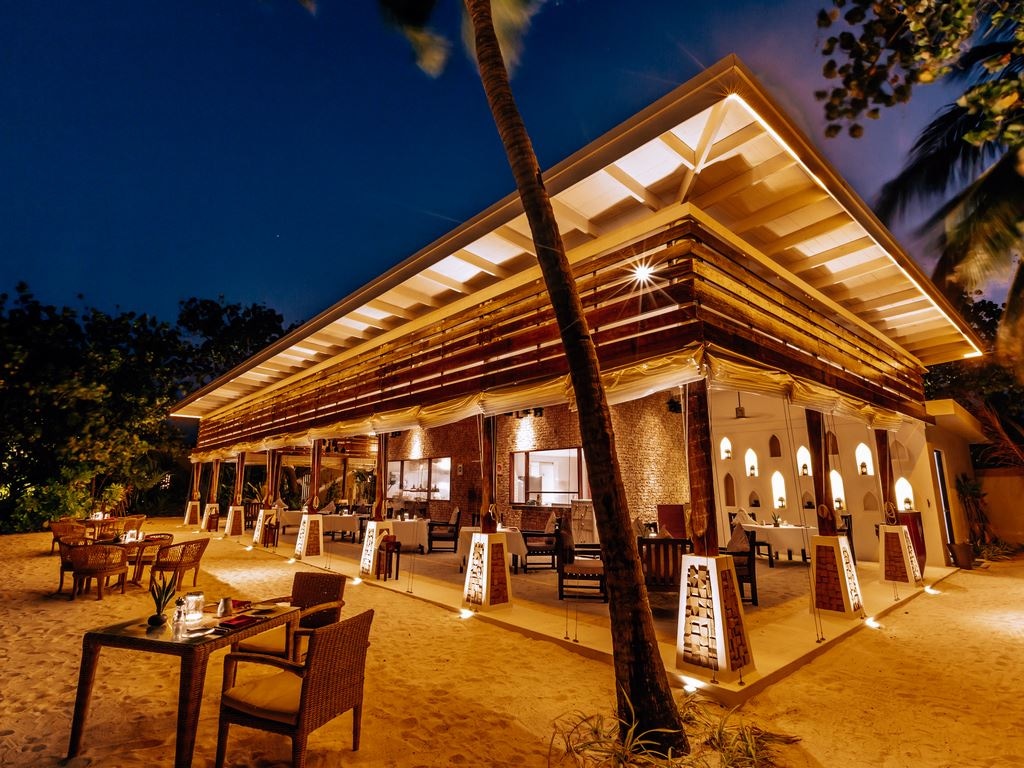 restaurants-sangu-beach