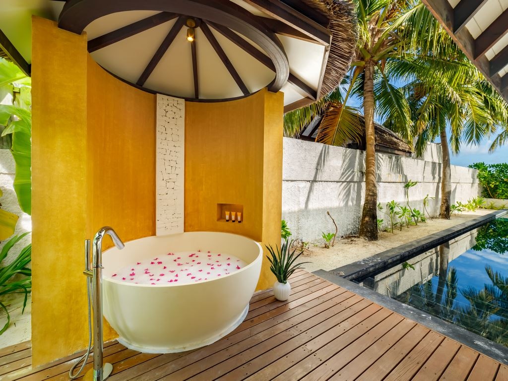 rooms-earth-pool-pavilion