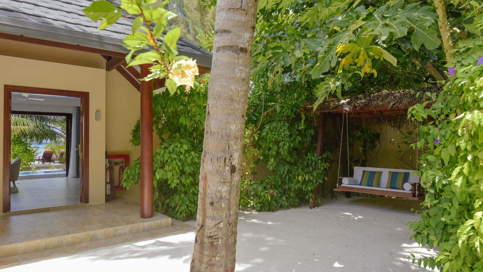 rooms-the-summer-house