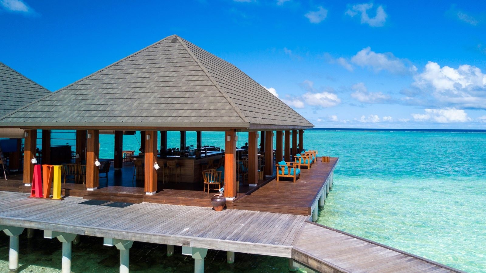 restaurants-avi-overwater-bar--restaurant