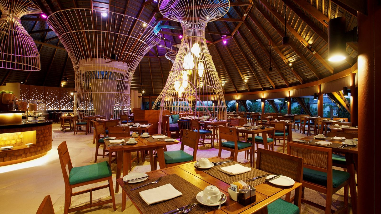 restaurants-oceans-main-dining-venue
